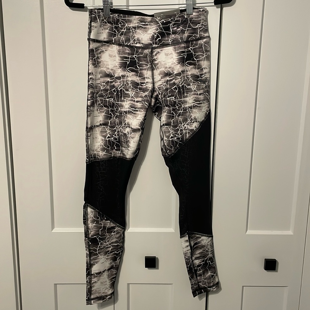 Puma Clash Long marble Tights – DryCELL, Size Small (Brand New with Tags)